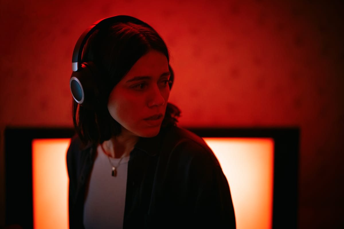 'Undertone' (2026): A Deafening Soundscape Muffled by Familiar Terrors