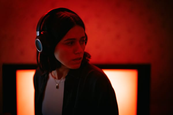 'Undertone' (2026): A Deafening Soundscape Muffled by Familiar Terrors